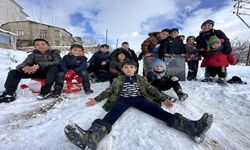 Hakkari'de kar yağışına en çok çocuklar sevindi