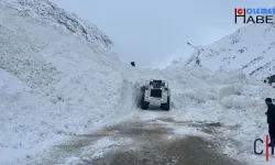 Hakkari'de yoğun kar yağışı nedeniyle 42 yerleşim yolu ulaşıma kapalı