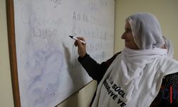 Adalet Nöbeti yerlerini Kürtçe eğitim merkezine çevirdiler