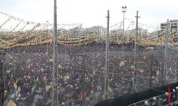 Yüz binlerce kişinin katıldığı Amed Newrozu Başladı.. Canlı Yayın