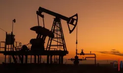 Brent petrolün varil fiyatı 83,52 dolardan işlem görüyor