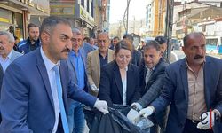 Yüksekova Belediye Eş Başkanları, Temizlik Faaliyetlerine Bizzat Katıldı