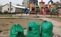 Hakkari’de Çocuk Oyun Parkları Temizleniyor
