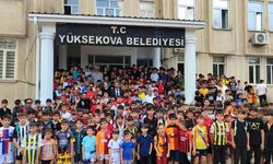 Yüksekova Belediyesi ücretsiz futbol okulu açtı