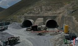 Van-Hakkari Karayolu'nda Yeni Gelişme: Güzeldere Tüneli'nin İlk Tüpü Faaliyete Geçiyor