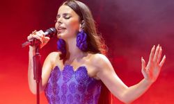 Ünlü şarkıcı Simge Bodrum'da fırtına estirdi