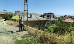 Hakkari'de Elektrik Direği Krizi: Kamulaştırma Harcının Ödenmemesi İnşaatları Engelliyor