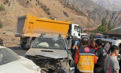 Kaza Hakkari-Çukurca Karayolunda: 7 Yaralı, 2'si Ağır