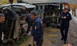 Hakkari-Van Karayolunda Kamyonet Takla Attı: 3 Kişi Yaralanmadan Kurtuldu