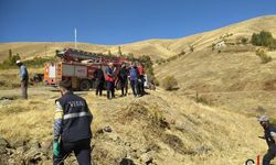 Hakkari'de Üs Bölgesine Giden VEDAŞ Aracı Şarampole Yuvarlandı