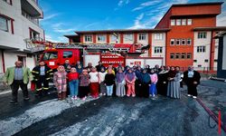 Hakkari’de Minik Öğrencilere Yangın Söndürme Eğitimi ve Tatbikatı