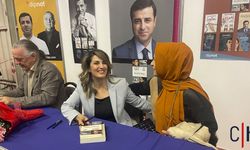 Başak Demirtaş, TÜYAP’ta imza gününe katıldı