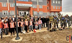 Hakkari'de 11 Kasım Ağaçlandırma Günü'nde 250 Fidan Toprakla Buluşturuldu