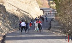 Hakkari'de Köy Yolu 50 Yıl Sonra Asfaltlandı, Spor Faaliyetleri Başladı