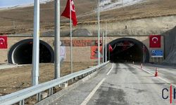 Van-Hakkari Arası Ulaşımı Kolaylaştıran Güzeldere Tüneli Hizmete Açıldı