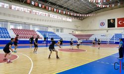 Hakkari Üniversitesi'nde Spor Turnuvaları Başladı: Voleybol ile İlk Adım Atıldı