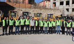 Hakkari Belediyesi, Kar Yağışı İçin Hazırlıklarını Tamamladı: Ekipler 7/24 Görev Başında