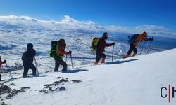 Küçük Erek Dağı’na Başarılı Zirve Tırmanışı