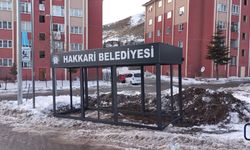 Hakkari'de Tahrip Olmuş Duraklar Yenileniyor, Yeni Duraklar Yapılıyor