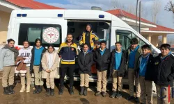 Hakkari'de Öğrencilere Ambulansın İşlevleri ve Acil Yardım Teknikleri Tanıtıldı