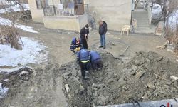 Hakkari Belediyesi Su Arıza Ekibi, Dondurucu Soğukta Mücadele Ediyor