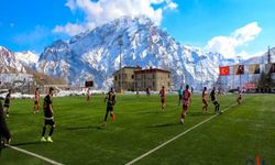 Hakeme Saldırı Hakkâri Amatör Futbolunu Durdurdu