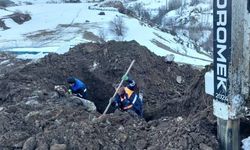 Hakkari’de İçme Suyu Şebekesindeki Arıza İçin Belediye Ekipleri Seferber Oldu