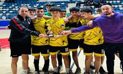 Hakkari'deki Futsal Turnuvası Sonuçlandı: Kızlar ve Erkeklerde Şampiyonlar Belli Oldu!