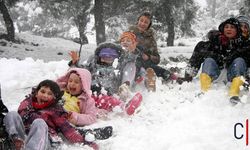 Hakkari’de Kar Yağışı ve Zorlu Hava Koşulları Nedeniyle Okullar Tatil Edildi