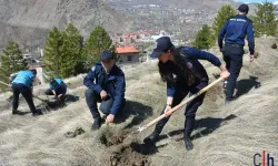 Hakkari’de Orman Haftası Etkinliği: 100 Fidan Toprakla Buluştu