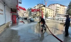 Hakkari’de Bahar Temizliği: Belediye Ekipleri Bulvar Caddesi’ni Yıkadı