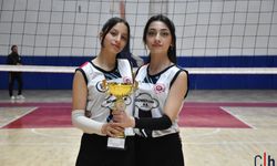 Hakkari’nin Voleybol Yıldızları: Gençler Grubunda Temsil Hakkı Kazandılar