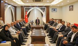 Vali Ali Çelik, Şemdinli Muhtarlarıyla Bir Araya Geldi