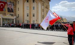 hakkari'de 19 Mayıs Törenleri Çelenk Sunma ile Başladı