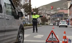 Hakkari Emniyeti Trafik Haftası’nda Sürücüleri Bilgilendirdi