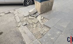 Hakkari Cumhuriyet Caddesi’nde Kaldırım Sorunu: Esnaf Belediyeye Çağrıda Bulundu