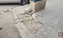 Hakkari Cumhuriyet Caddesi’nde Kaldırım Sorunu: Esnaf Belediyeye Çağrıda Bulundu