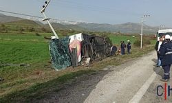 Yolcu Otobüsü Devrildi: 28 Kişi Hastaneye Kaldırıldı