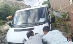 Hakkari'de Servis Minibüsü Facianın Eşiğinden Döndü