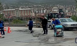 Hakkari'de asfalt yama çalışmaları devam ediyor