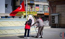 hakkari'de 19 Mayıs Törenleri Çelenk Sunma ile Başladı