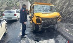 Hakkari-Van Karayolunda Kaza: 2 Kişi Yaralandı