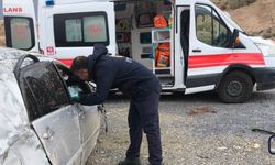 Hakkari’de Takla Atan Otomobilde Sürücü Yaralandı