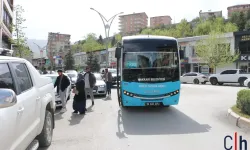 Hakkari’de Dolmuş Durakları Park Yeri Gibi Kullanılıyor