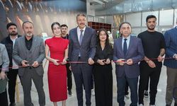 Hakkari’de Üniversiteli Gençlerden Köy Okullarına Destek İçin Sanat Sergisi