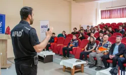 AFAD Gönüllülüğü ve Afetlere Hazırlık Hakkari Üniversitesi’nde Anlatıldı