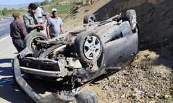 Hakkâri Van karayolunda Seyir Halindeki Kamyonet Takla Attı 2 yaralı