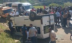 Hakkari’de Öğrenci Servisi Kaza Yaptı: 10 Yaralı