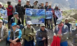 Hakkari'de 200 Doğasever ile Doğaya Adanan Ömürlere Saygı Yürüyüşü