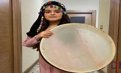 Hakkarili Minik Sanatçı Elzem, Piyano ve Darbuka ile Büyülüyor